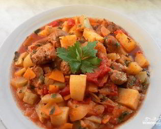Овощное рагу со свининой и кабачками