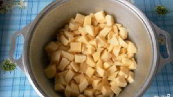 овощное рагу со свининой и кабачками