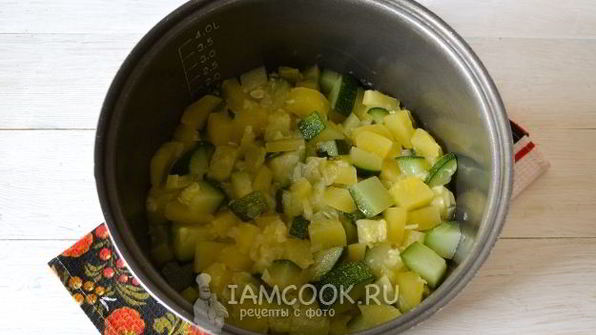 постное рагу из кабачков с картошкой в мультиварке
