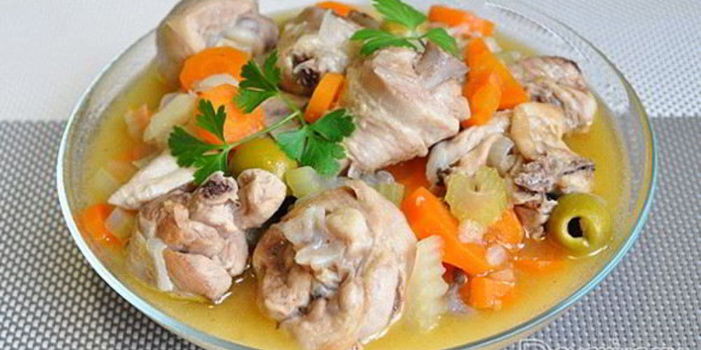 Рецепт рагу из курицы в пряном соусе с оливками