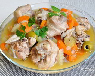 Рагу из курицы в пряном соусе с оливками