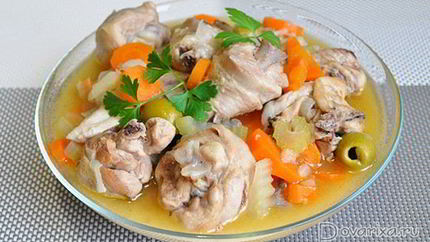 Рагу из курицы в пряном соусе с оливками