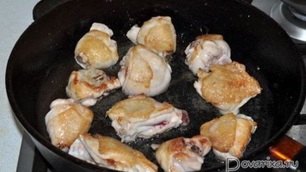 рагу из курицы в пряном соусе с оливками