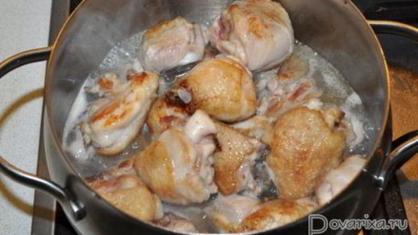 рагу из курицы в пряном соусе с оливками