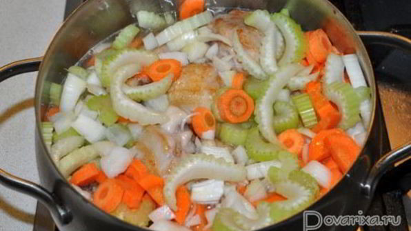 рагу из курицы в пряном соусе с оливками