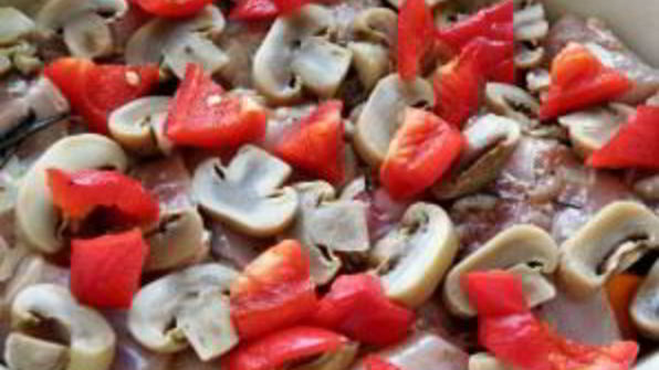 рагу из маринованного кролика с овощами и грибами