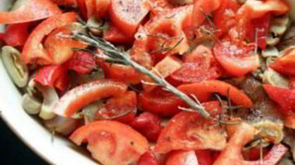 рагу из маринованного кролика с овощами и грибами