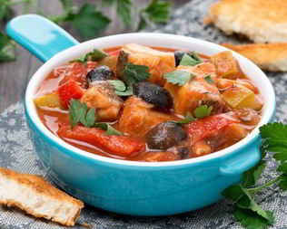 Рагу с тунцом и томатами