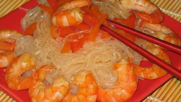 рисовая лапша с овощами и креветками