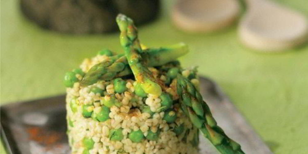 Рецепт ризотто из булгура со спаржей, зеленым горошком и сыром гравьера