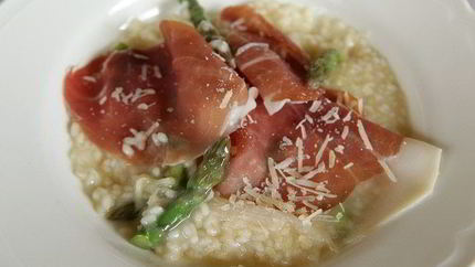 Ризотто со спаржей и пармской ветчиной