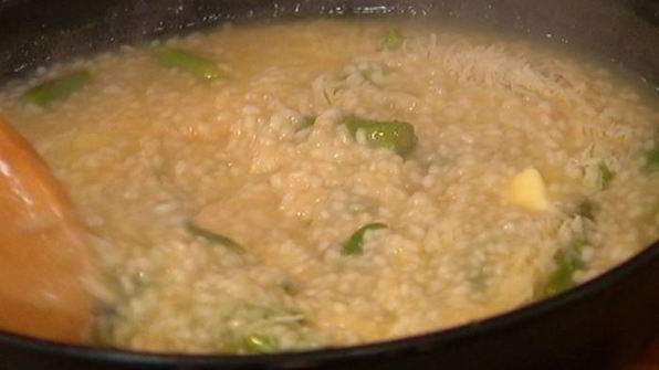 ризотто со спаржей и пармской ветчиной