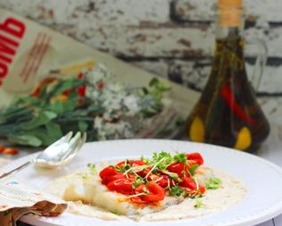 Белая рыба в сливочно-горчичном соусе с печеными томатами