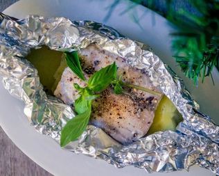 Филе судака запеченное в фольге в духовке