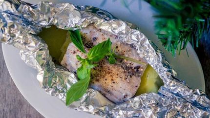 Филе судака запеченное в фольге в духовке