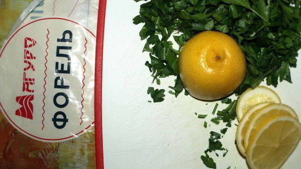 форель в имбирно-лимонном маринаде, запеченная в фольге