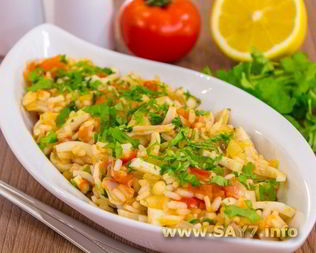 Кальмары с рисом и помидорами