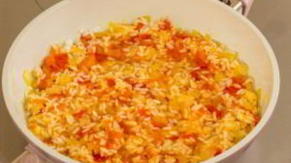 кальмары с рисом и помидорами