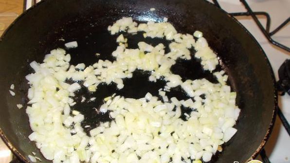 хек с авокадо и горошком, запеченный под бешамелем