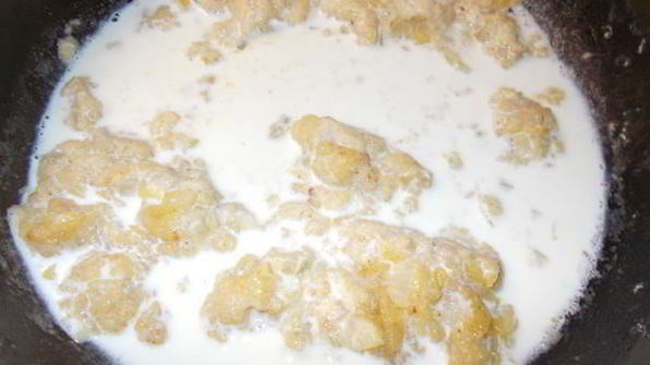 хек с авокадо и горошком, запеченный под бешамелем