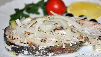 Красная рыба, запеченная в сливках