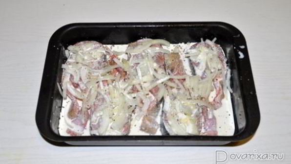 красная рыба, запеченная в сливках