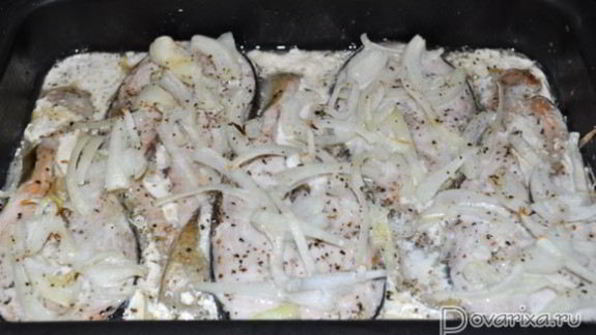 красная рыба, запеченная в сливках