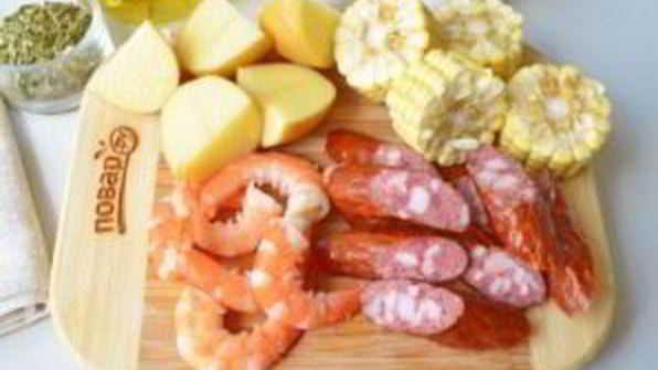 креветки с картофелем и кукурузой в фольге