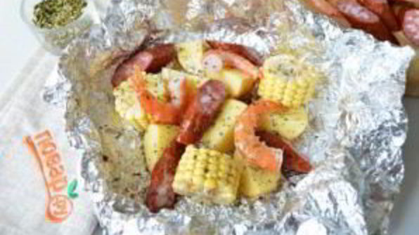 креветки с картофелем и кукурузой в фольге