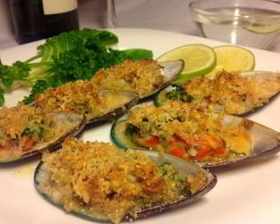 Мидии, запеченные в створках