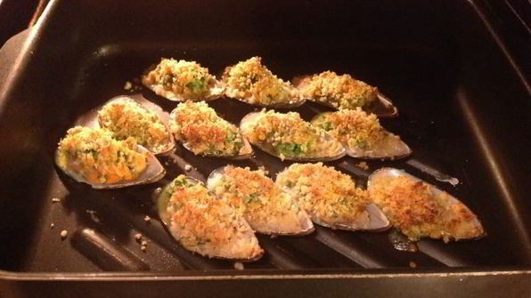 мидии, запеченные в створках