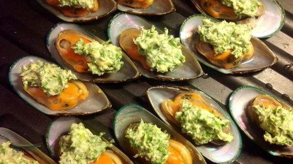 мидии, запеченные в створках