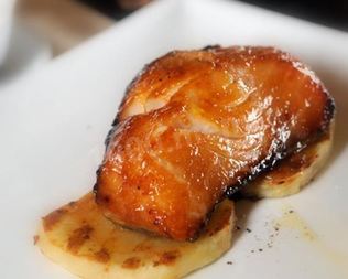 Рыба обжаренная в соусе мисо