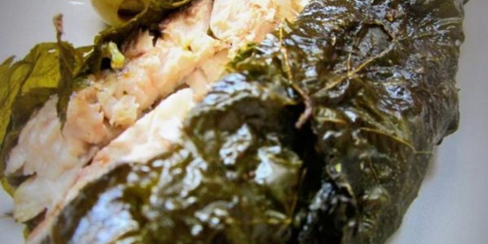 Рецепт рыбы запеченной в виноградных листьях