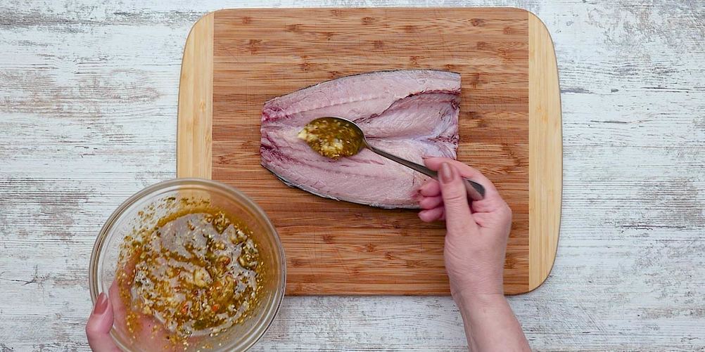 Рецепт скумбрия, запеченная на мангале