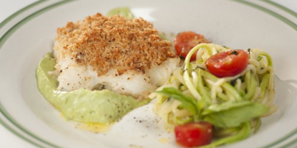 Рецепт запеченная треска с лапшой из кабачков и с соусом из авокадо