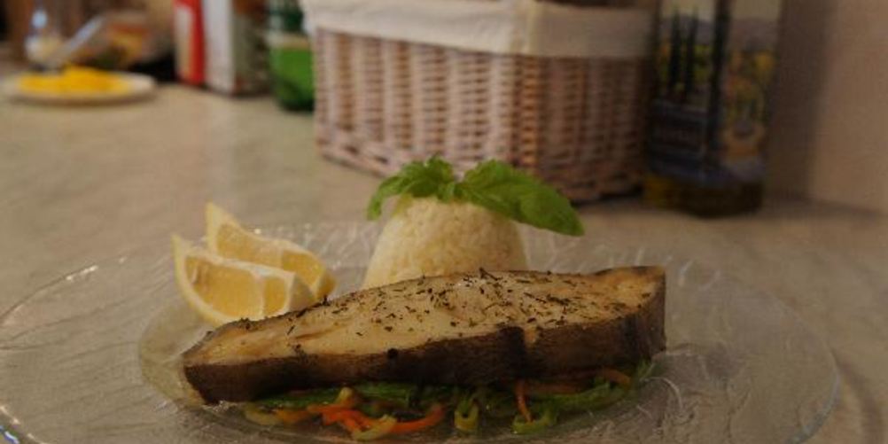 Рецепт запеченого палтуса на овощной подушке