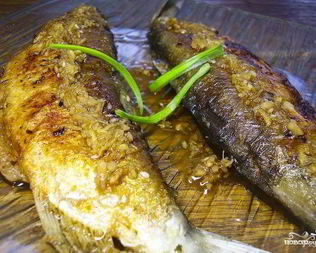 Жареная рыба на сковороде