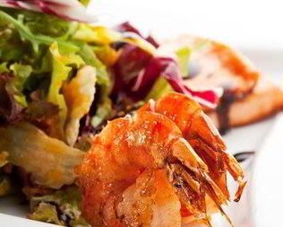 Жареные креветки в ароматном чесночном соусе