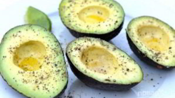 жареные креветки в авокадо