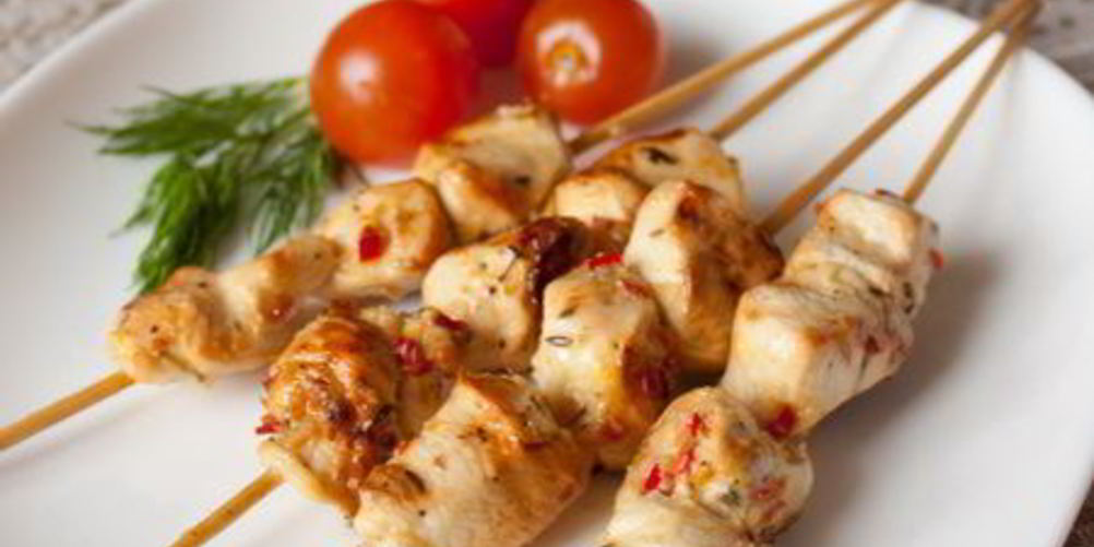 Рецепт куриных шашлычков с лимоном и зеленью