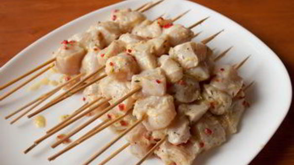 куриные шашлычки с лимоном и зеленью