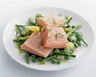 Рыбные шашлычки со сладким горошком и лайм-майонезом на пару