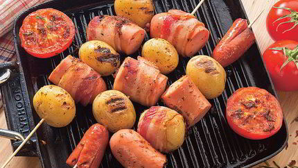 Шашлычки-ассорти из колбасок