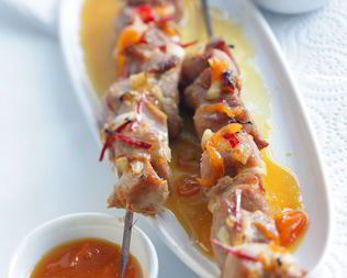 Шашлычки из индейки с чатни из апельсинов