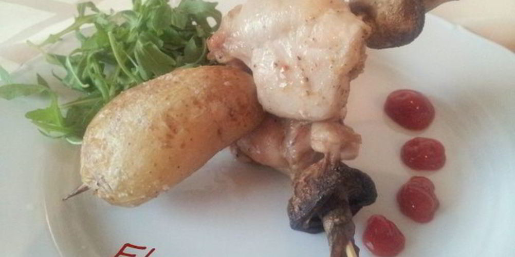 Рецепт шашлычков из курочки с молодой картошечкой и шампиньонами
