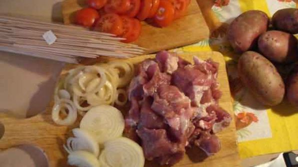 шашлычок по-домашнему с картошечкой
