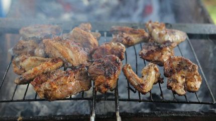 Шашлык из курицы и овощей в пряностях
