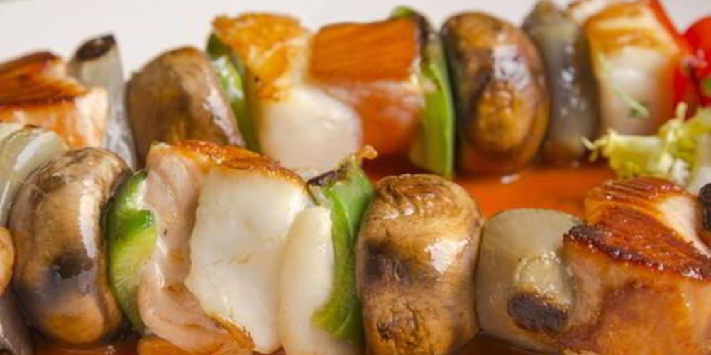 Рецепт шашлыка из лосося под грибным соусом