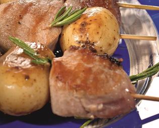 Шашлыки из свинины и картофеля